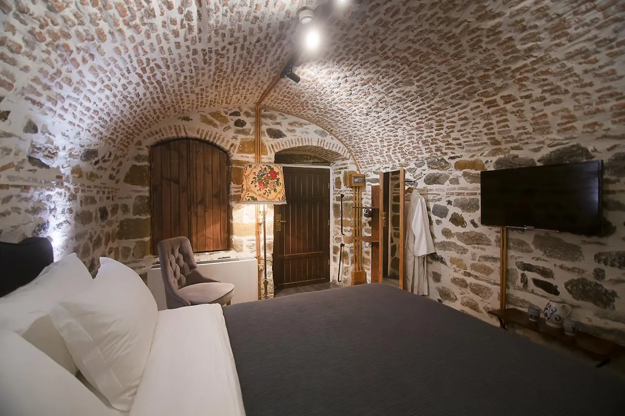 Hani I Pazarit Boutique Hotel Korce 4*,