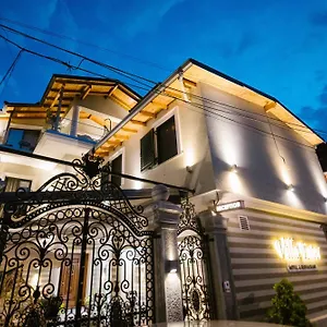 Ester Hotel